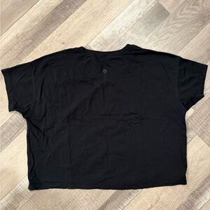 Lululemon women’s Cates T shirt size 8 like new. Black.